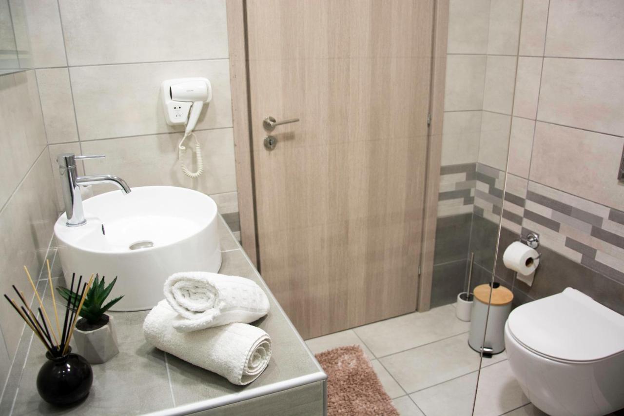 Big Max Guesthouse Kávos Екстериор снимка